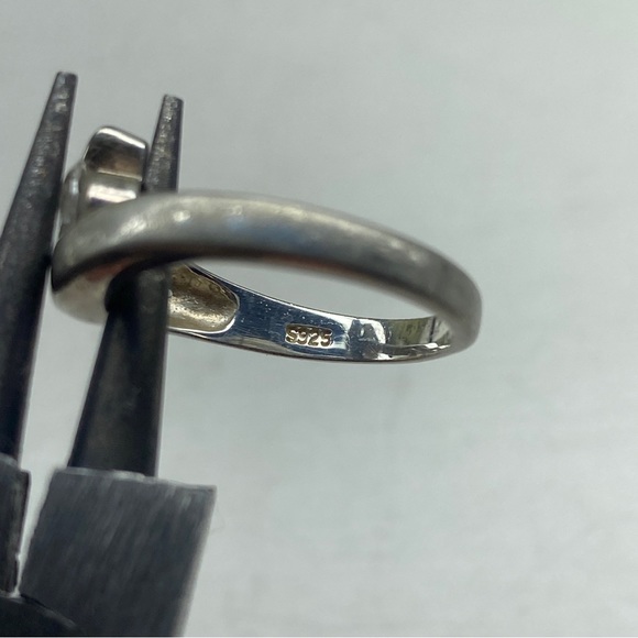 Sterling Silver Ring With Tension Set Faux Diamond CZ Ring Size 8 - Picture 10 of 10